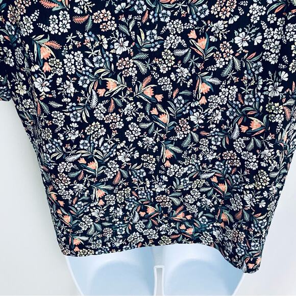 A.n.a Lightweight Floral Button Down Top Size Medium - Picture 9 of 10